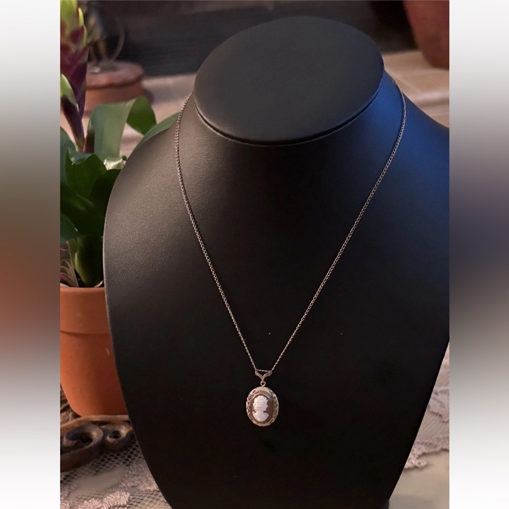 Vintage 1/20 12k Gold Filled CAMEO Mid Century Pendant and Necklace